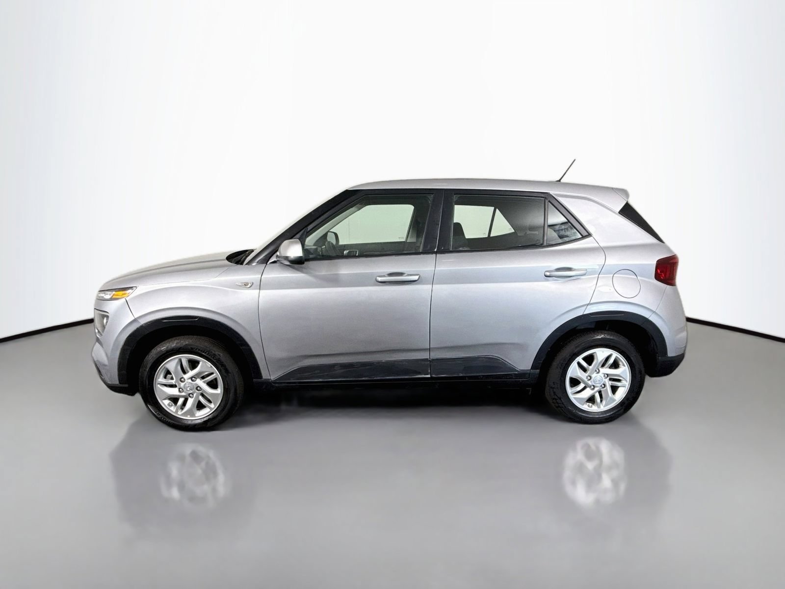Used 2026 Hyundai Venue SE FWD image 4