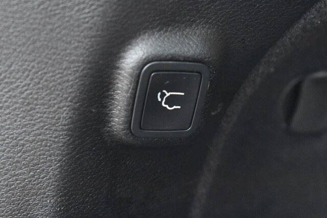 Used 2019 Jeep Cherokee Limited w/ Luxury Group AWD/4WD image 22