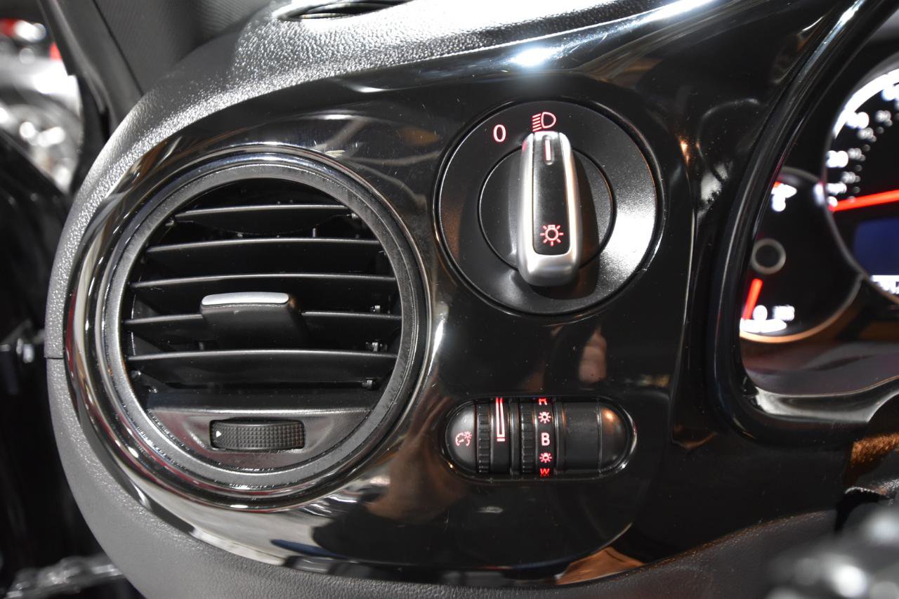 Used 2016 Volkswagen Beetle 1.8T S image 11