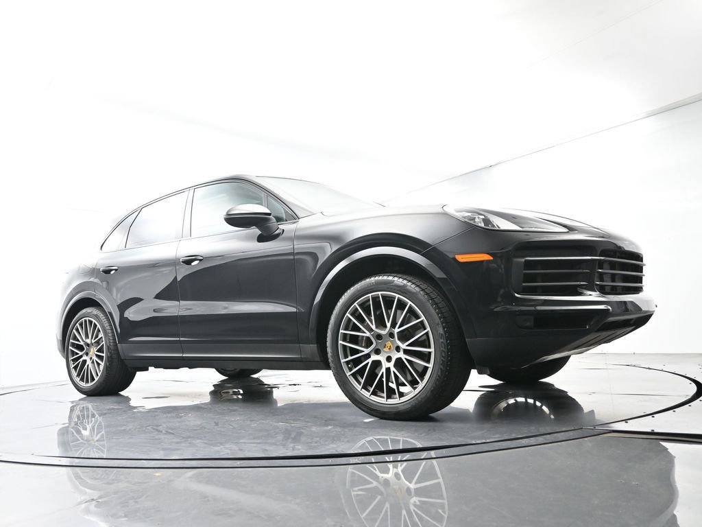 Certified 2023 Porsche Cayenne Platinum Edition image 52