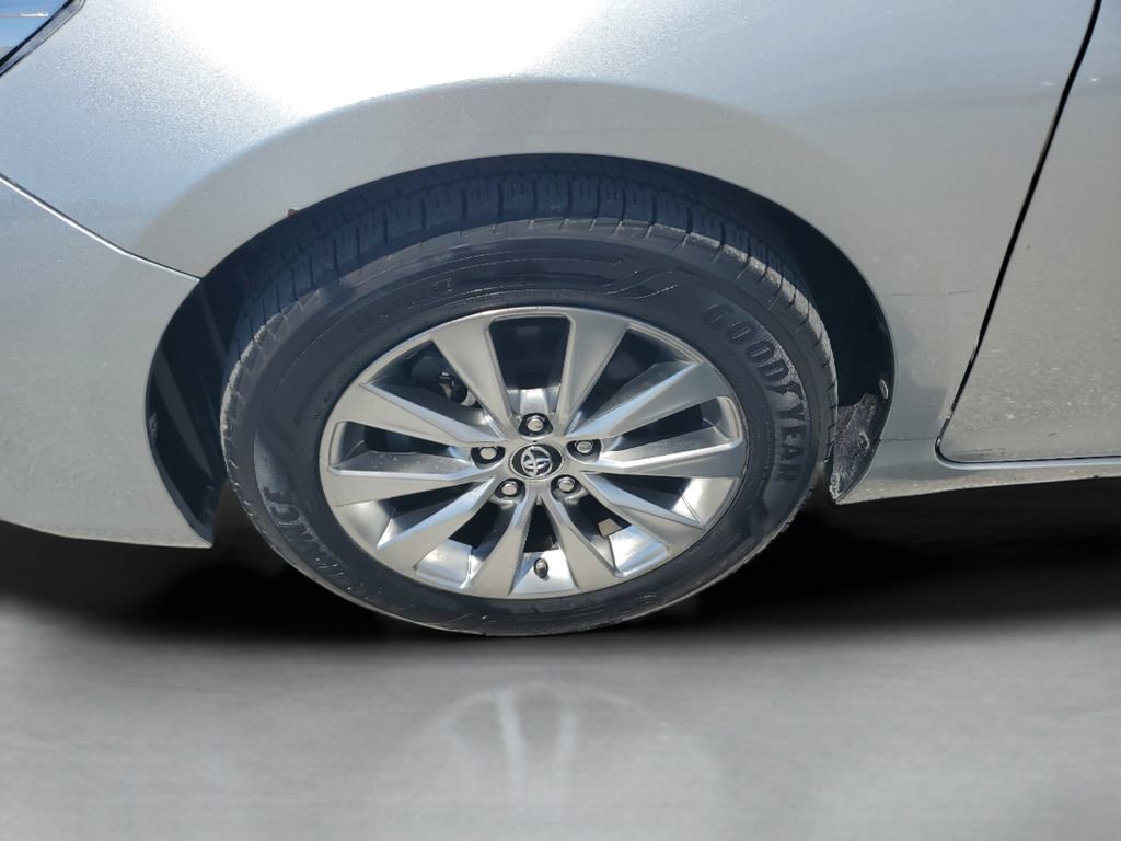 Used 2015 Toyota Camry XLE w/ Moonroof Package image 10