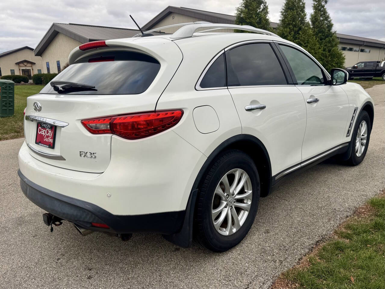 Used 2010 INFINITI FX35 AWD w/ Navigation Pkg image 6