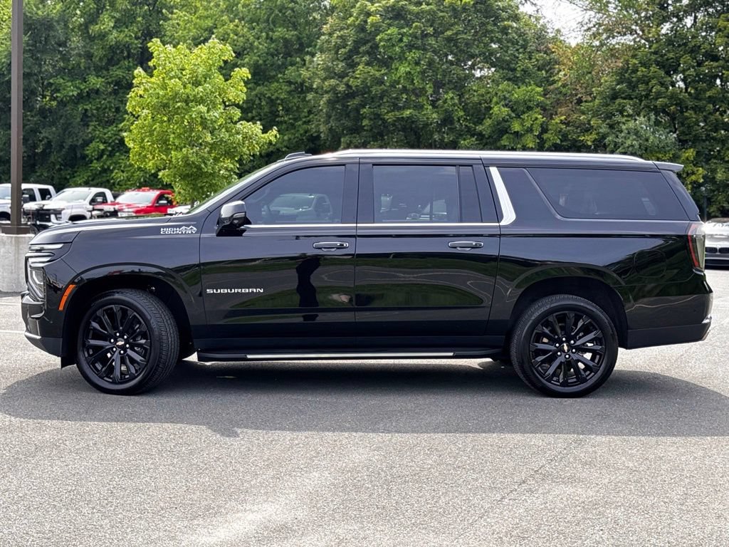 Used 2025 Chevrolet Suburban High Country AWD/4WD image 3