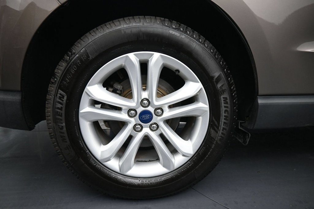 Used 2019 Ford Edge SEL AWD/4WD image 10