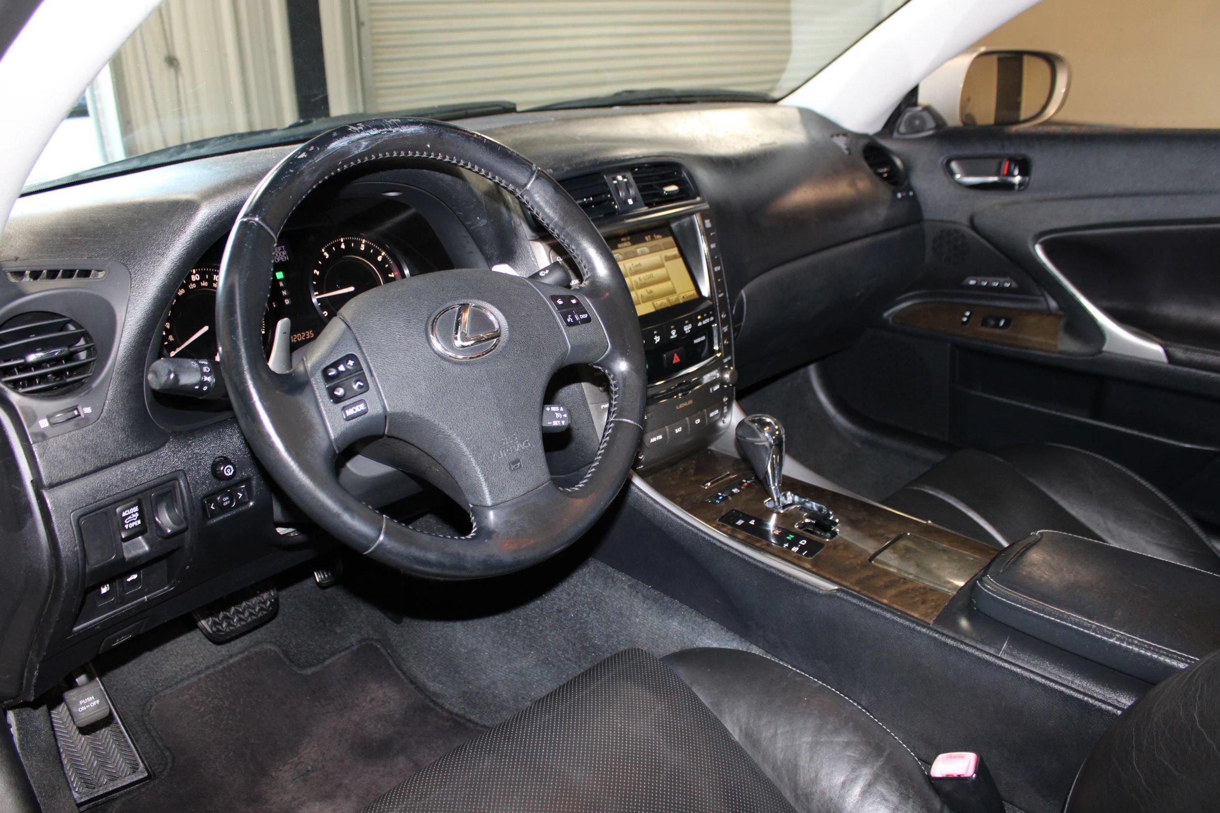 Used 2010 Lexus IS 350C w/ Luxury Pkg RWD image 21