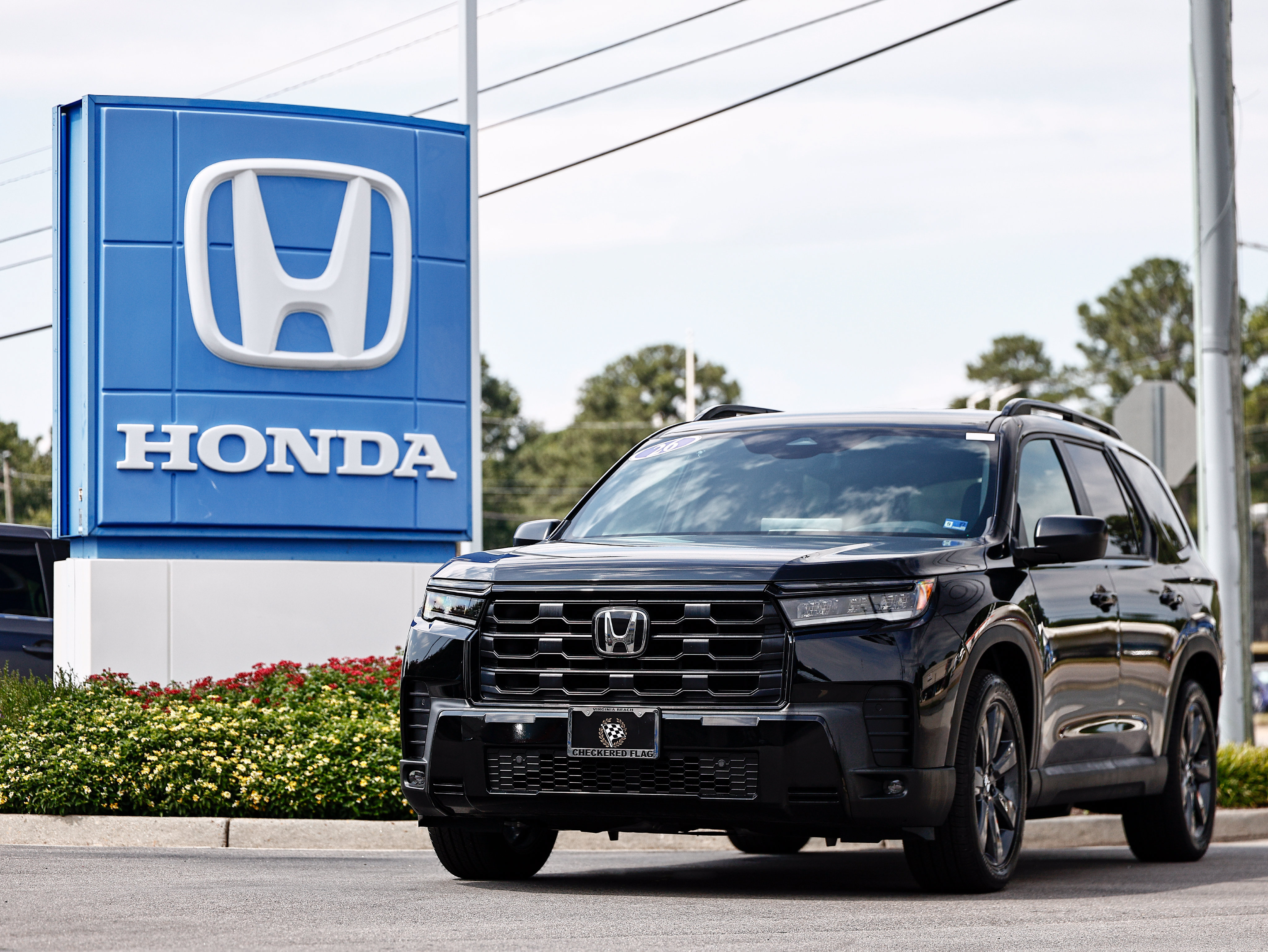 Used 2026 Honda Pilot Sport image 1