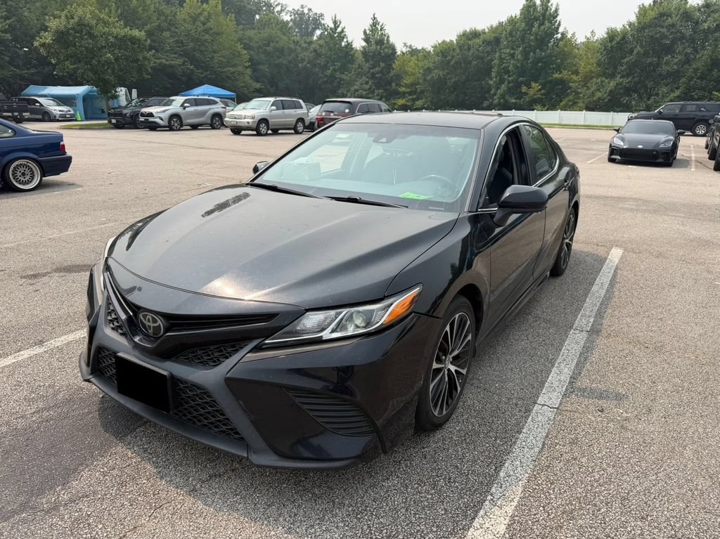 Used 2019 Toyota Camry SE FWD image 1