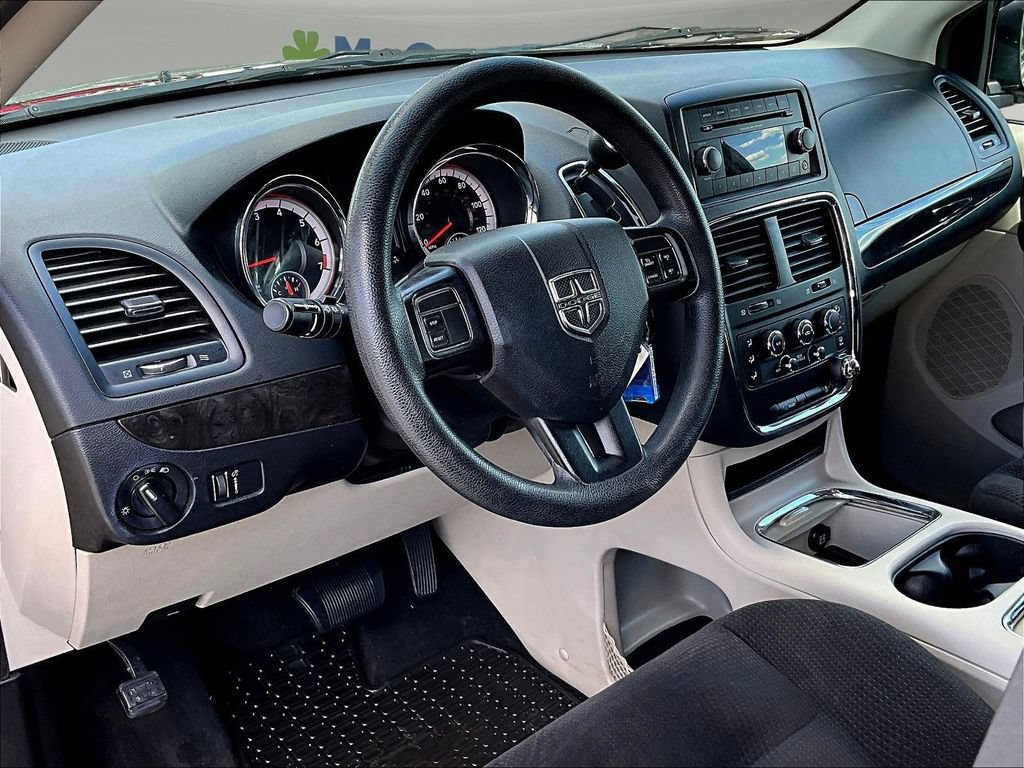 Used 2014 Dodge Grand Caravan SXT FWD image 16