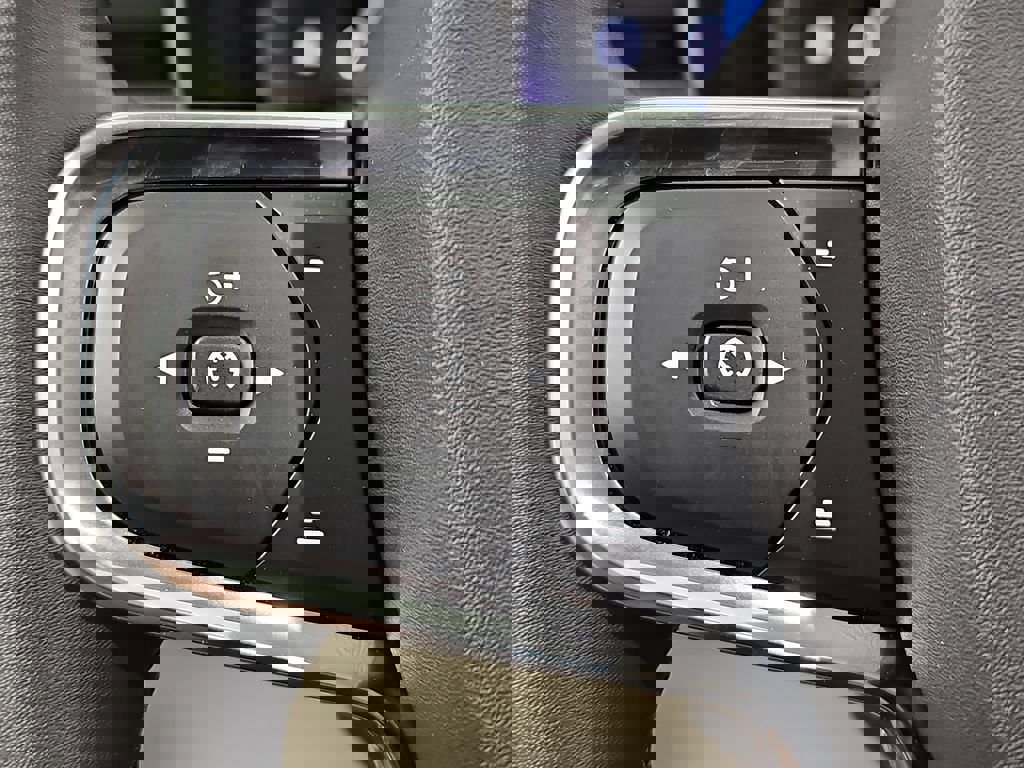 Used 2023 Volvo XC40 B5 Plus w/ Protection Package Premier image 20