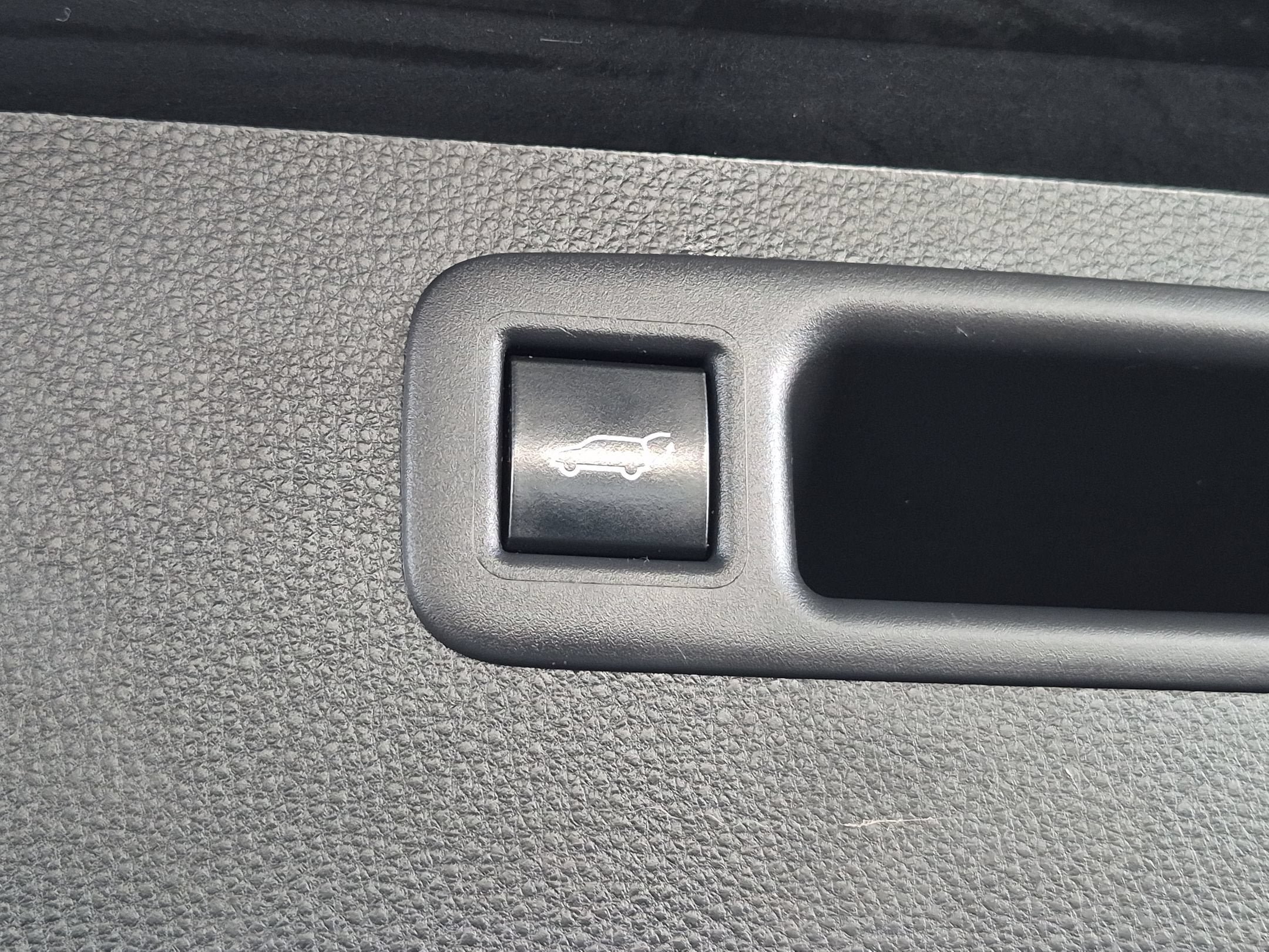 Used 2022 Toyota Highlander XLE FWD image 25