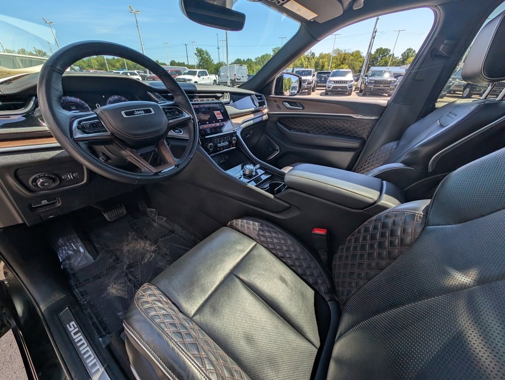 Used 2022 Jeep Grand Cherokee Summit w/ Luxury Tech Group V image 12