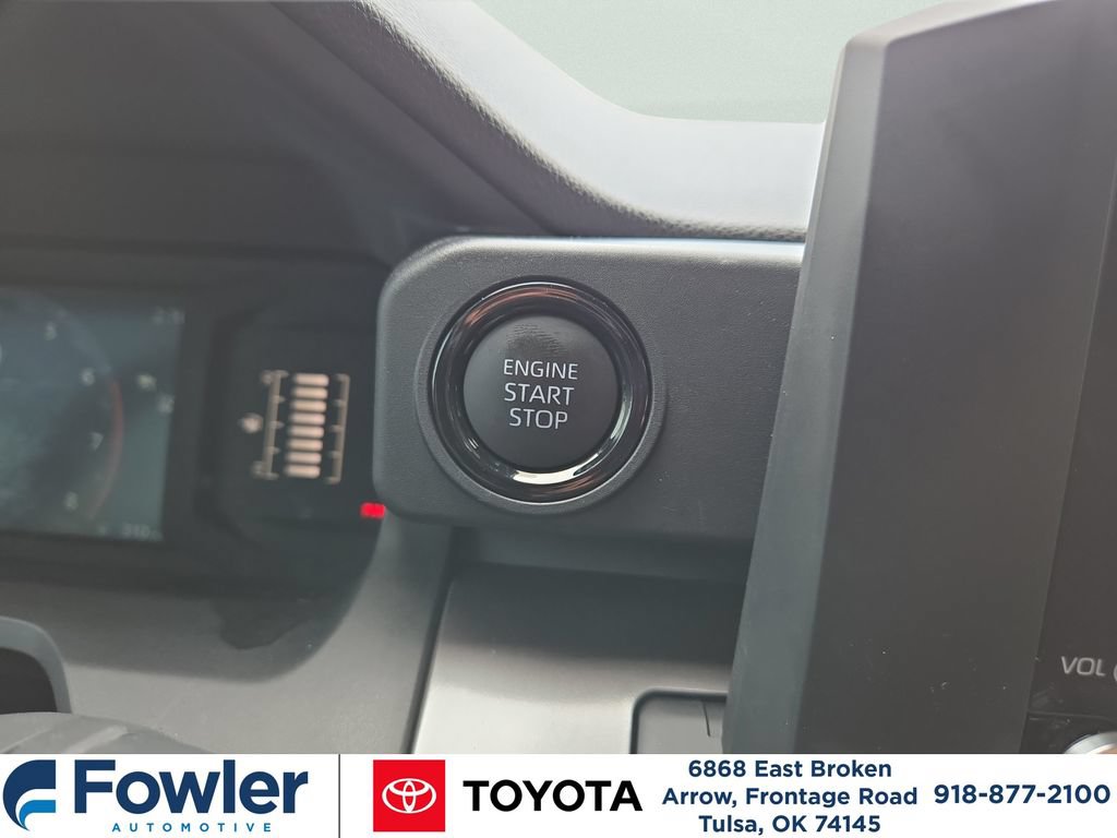 Certified 2025 Toyota Tacoma SR5 AWD/4WD image 22