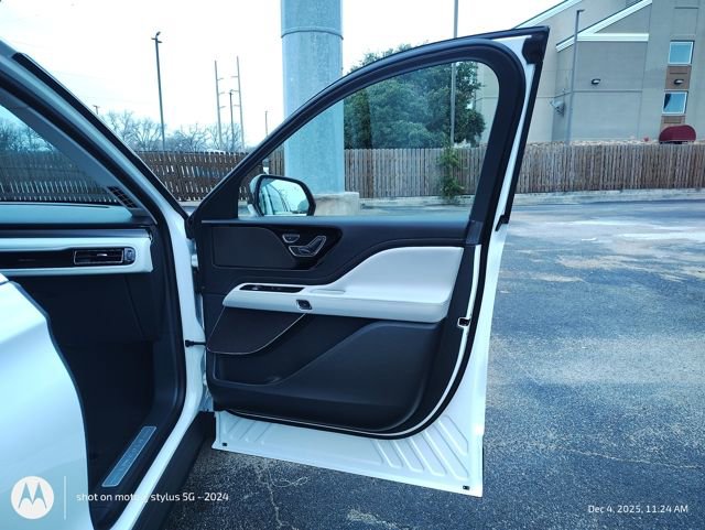 New 2026 Lincoln Aviator 2WD image 21