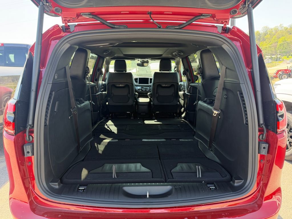 New 2027 Chrysler Pacifica Limited AWD/4WD image 11
