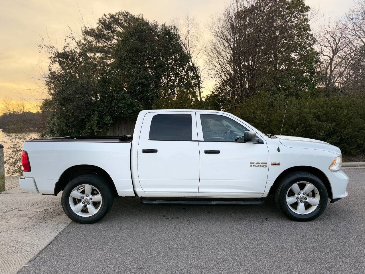 Used 2015 RAM 1500 Express AWD/4WD image 12