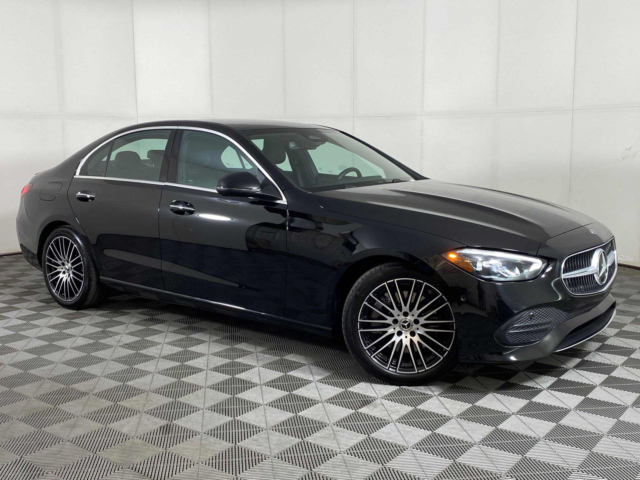 Used 2025 Mercedes-Benz C 300 4MATIC Sedan image 6