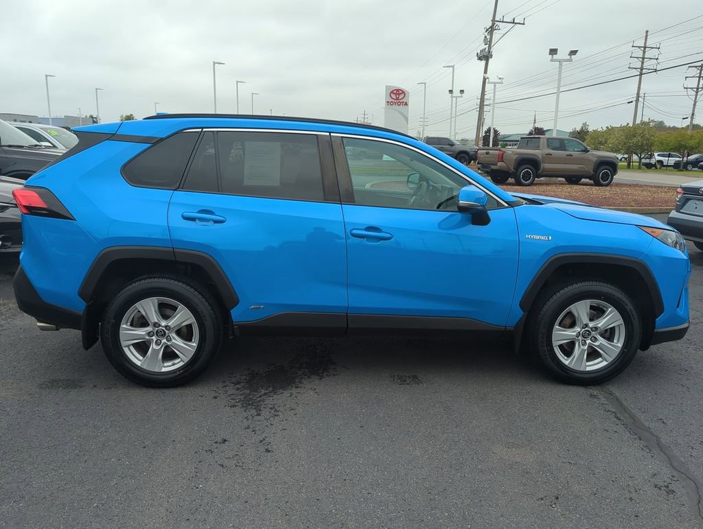 Used 2020 Toyota RAV4 LE w/ All Weather Liner Package AWD/4WD image 9