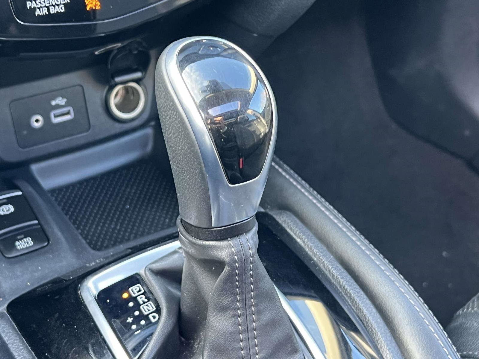 Used 2020 Nissan Rogue SL w/ Premium Package image 32