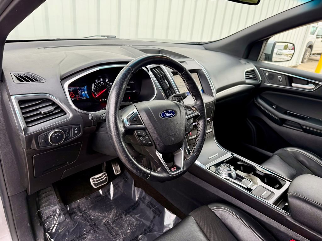 Certified 2020 Ford Edge ST w/ Cold Weather Package image 9