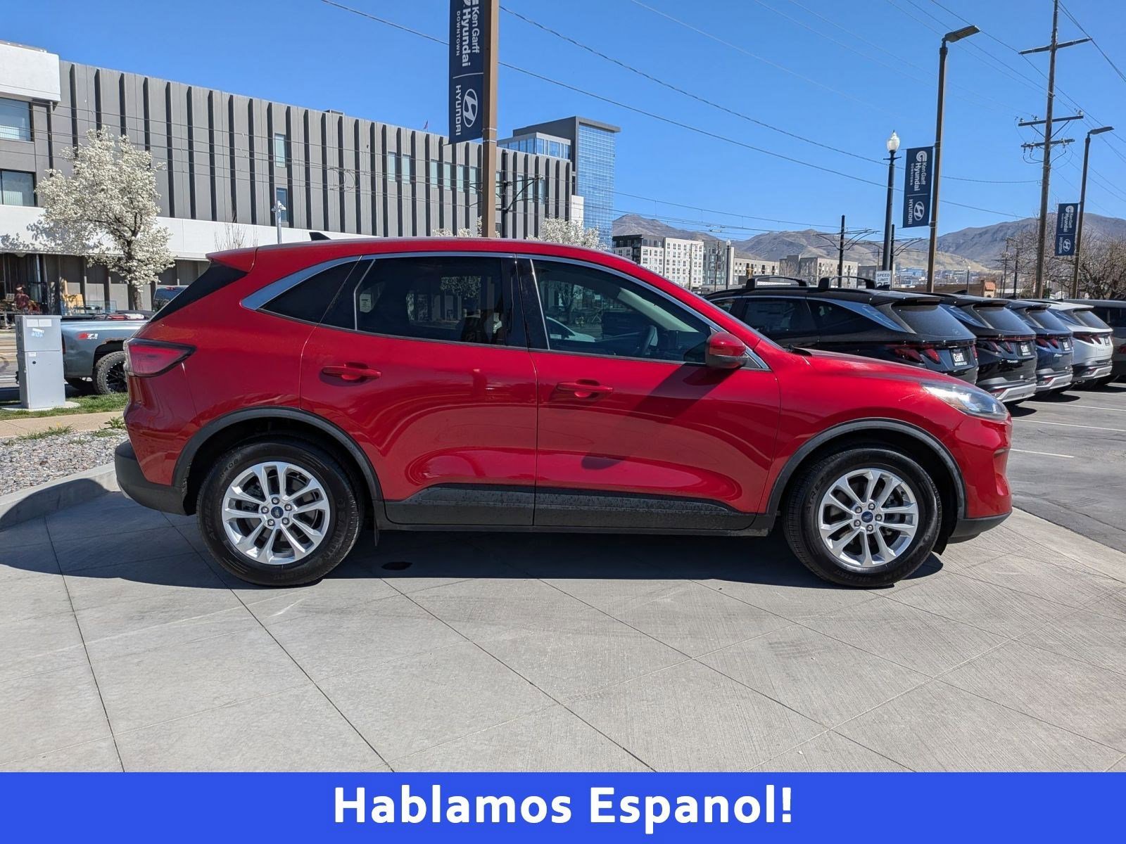 Used 2020 Ford Escape SE image 2