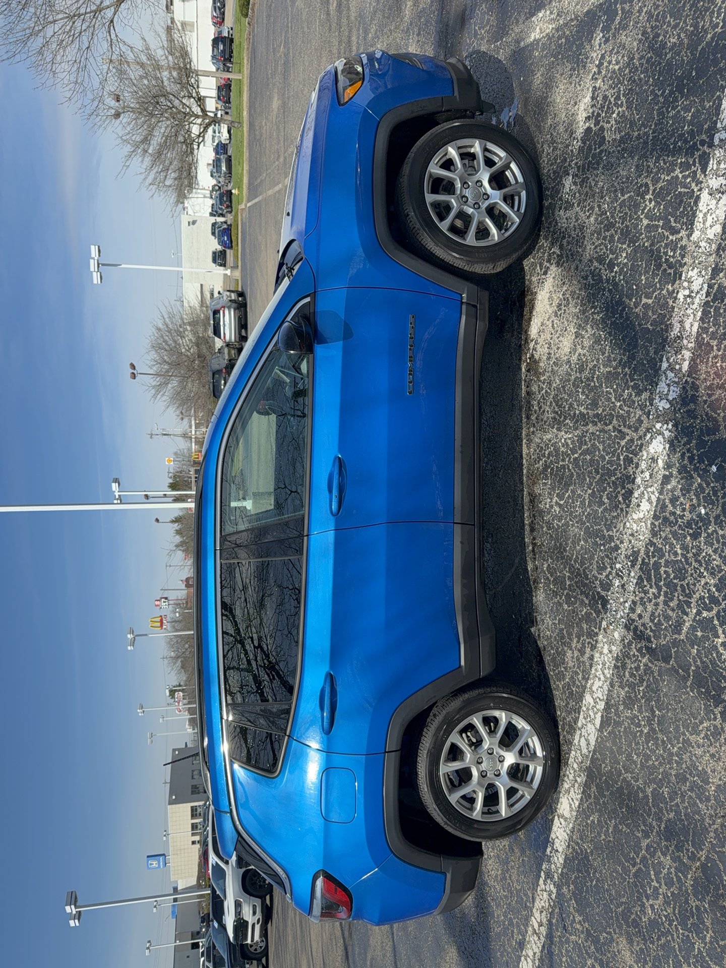 Used 2022 Jeep Compass Latitude w/ Sun and Sound Group AWD/4WD image 2
