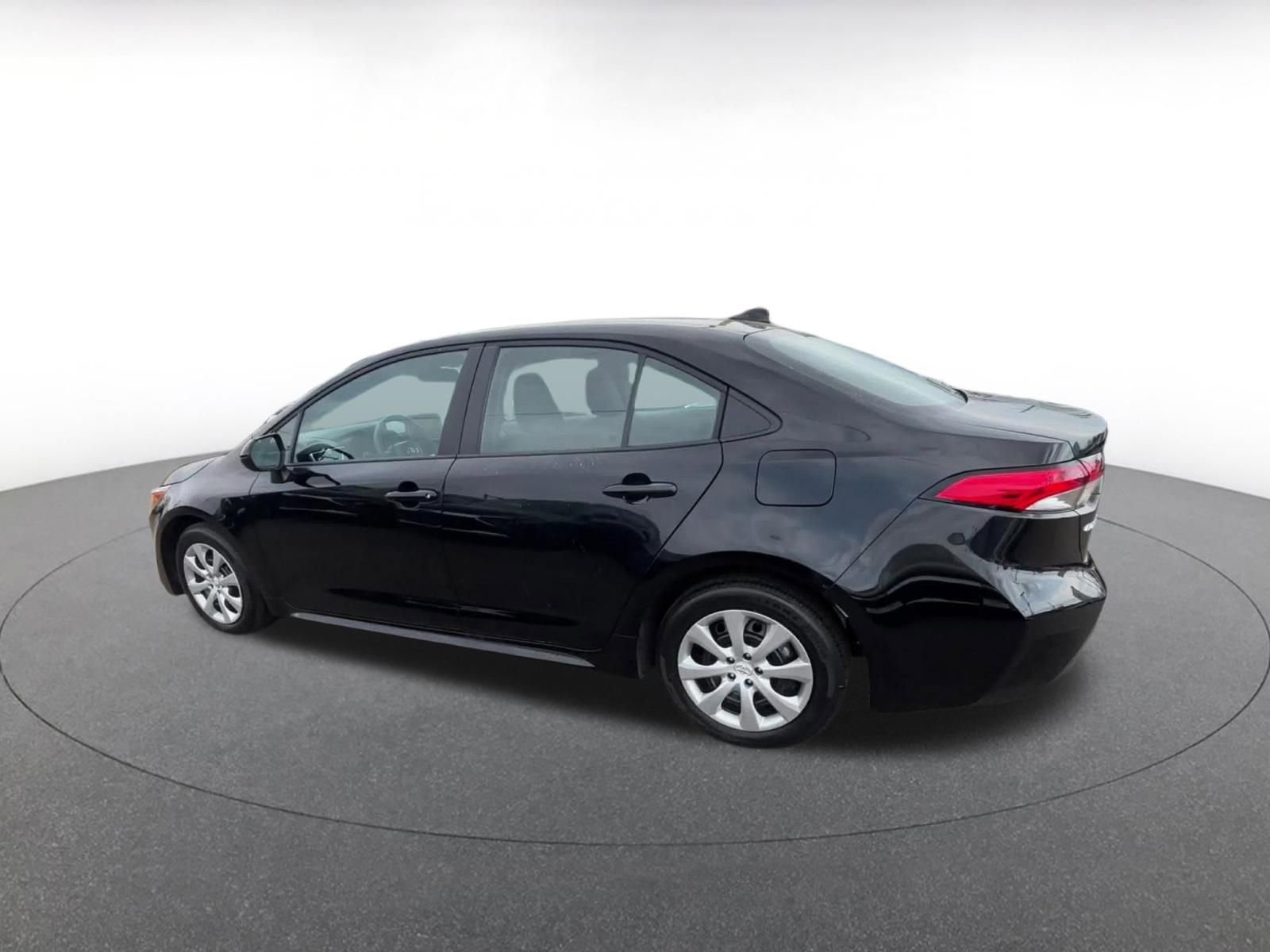 Used 2025 Toyota Corolla LE image 11