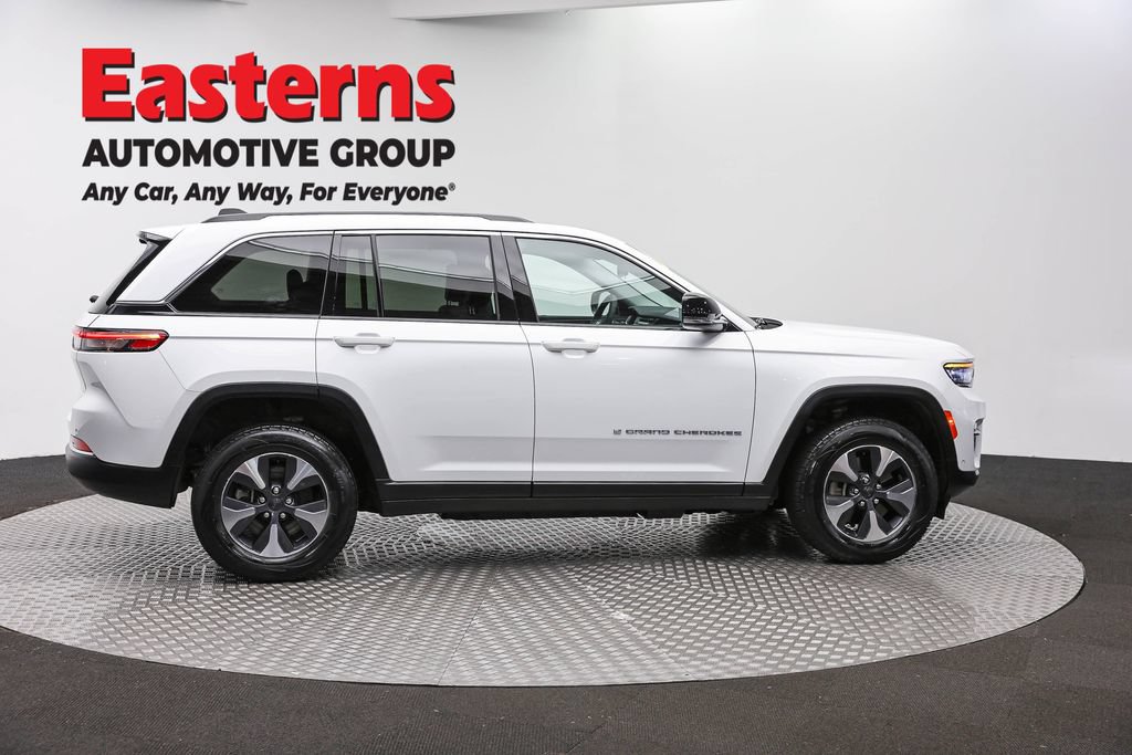 Used 2022 Jeep Grand Cherokee Limited 4xe w/ Luxury Tech Group II AWD/4WD image 6