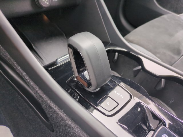 Certified 2023 Volvo XC40 B5 Plus w/ Protection Package Premier AWD/4WD image 19