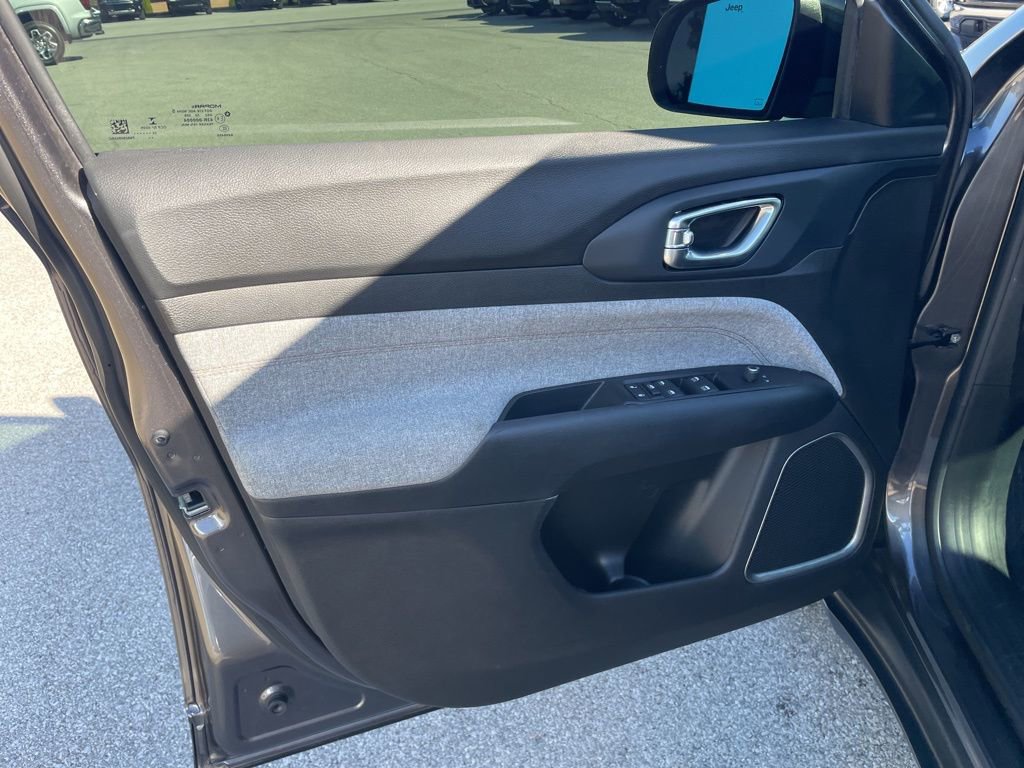 Used 2022 Jeep Compass Latitude image 5