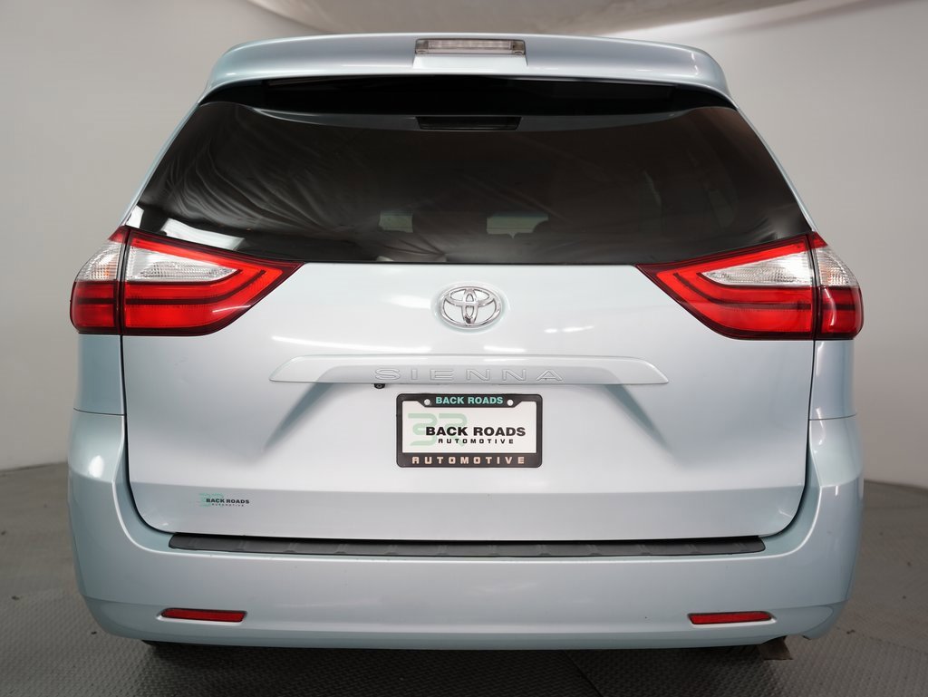 Used 2015 Toyota Sienna LE image 8