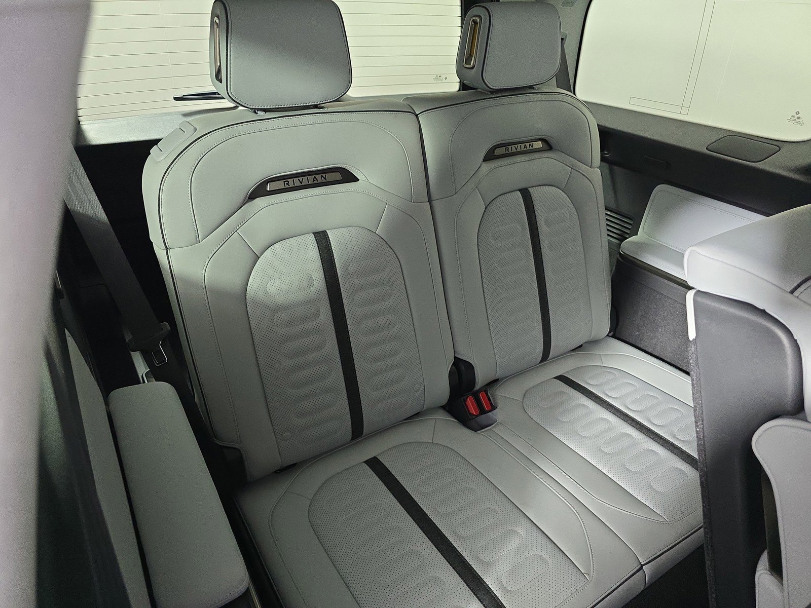 Used 2024 Rivian R1S Adventure AWD/4WD image 25