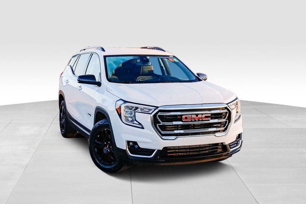 Used 2023 GMC Terrain AT4 image 2