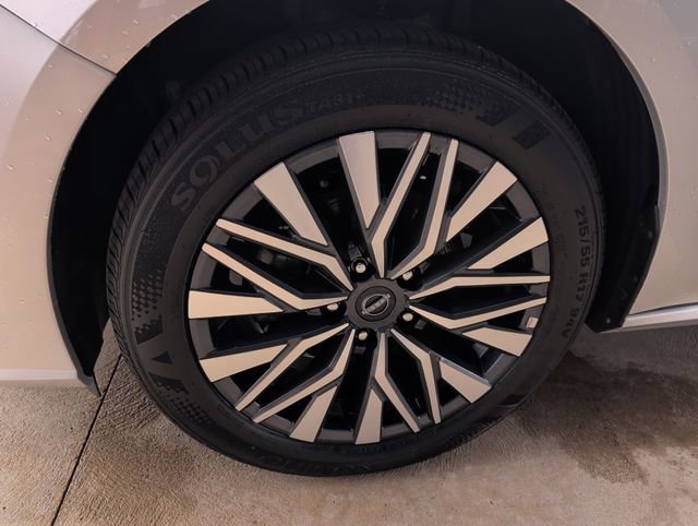 Used 2025 Nissan Altima 2.5 SV AWD/4WD image 24