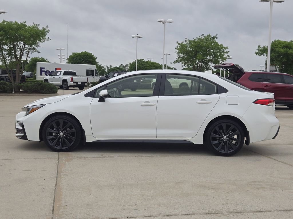 Used 2025 Toyota Corolla SE w/ SE Premium Package image 4