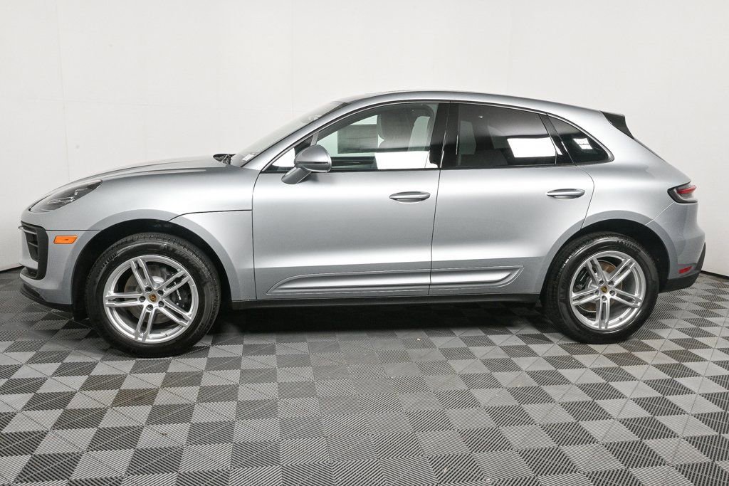 Certified 2025 Porsche Macan image 2