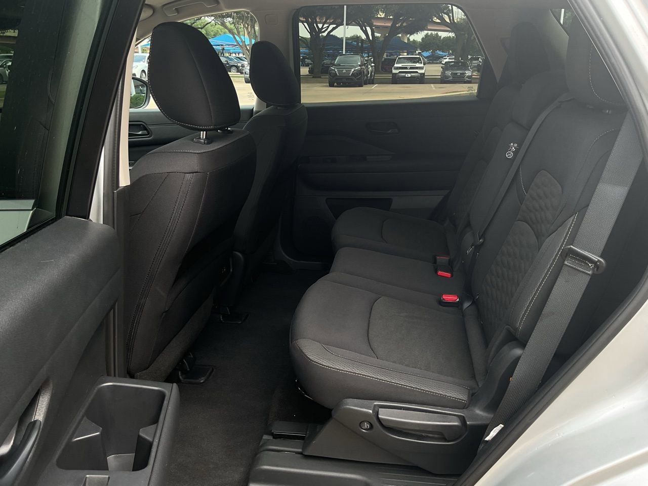 Used 2025 Nissan Pathfinder SV FWD image 12