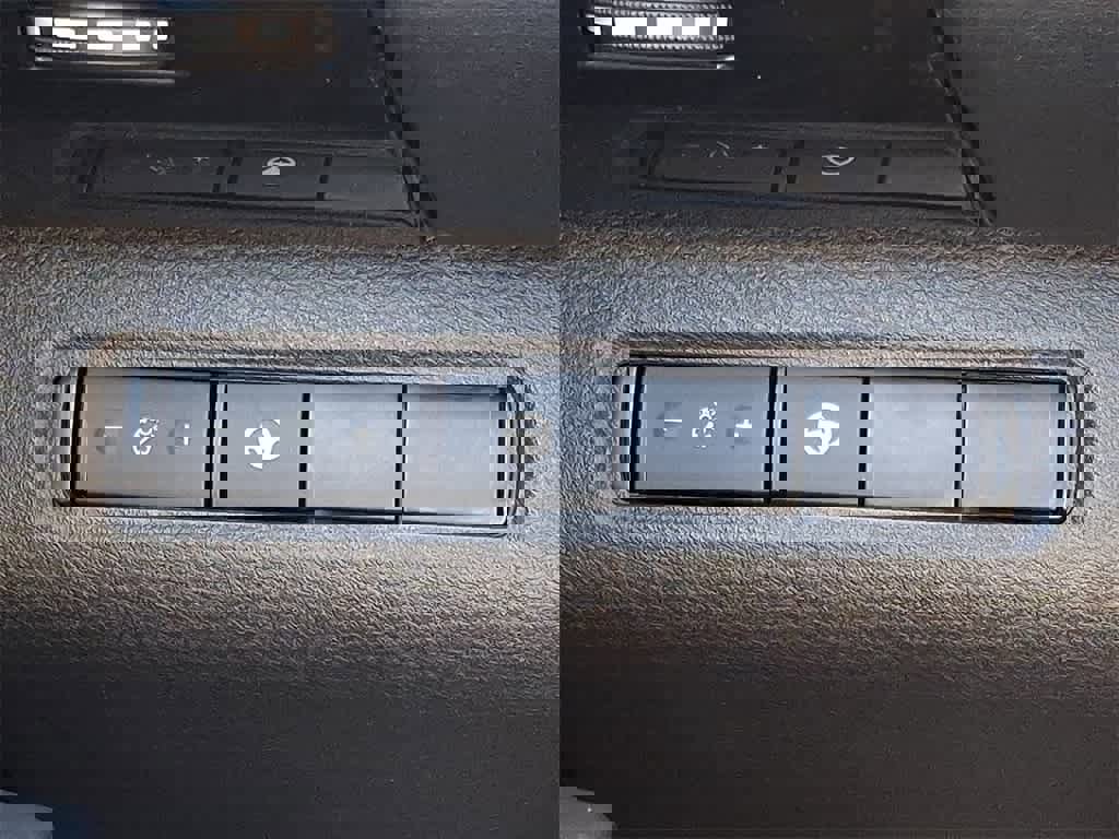 Used 2024 Nissan Pathfinder SV image 24