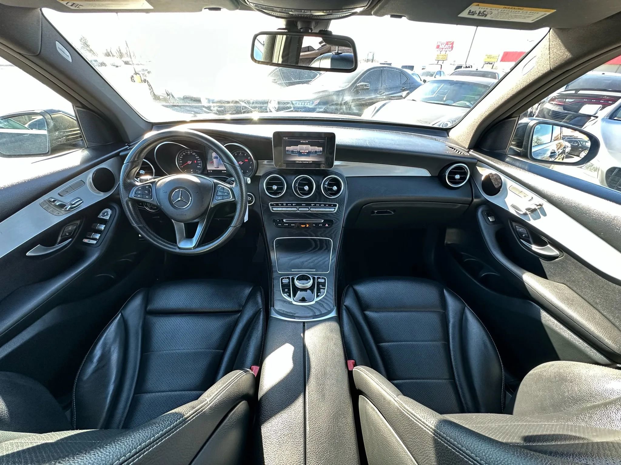 Used 2019 Mercedes-Benz GLC 300 4MATIC image 2