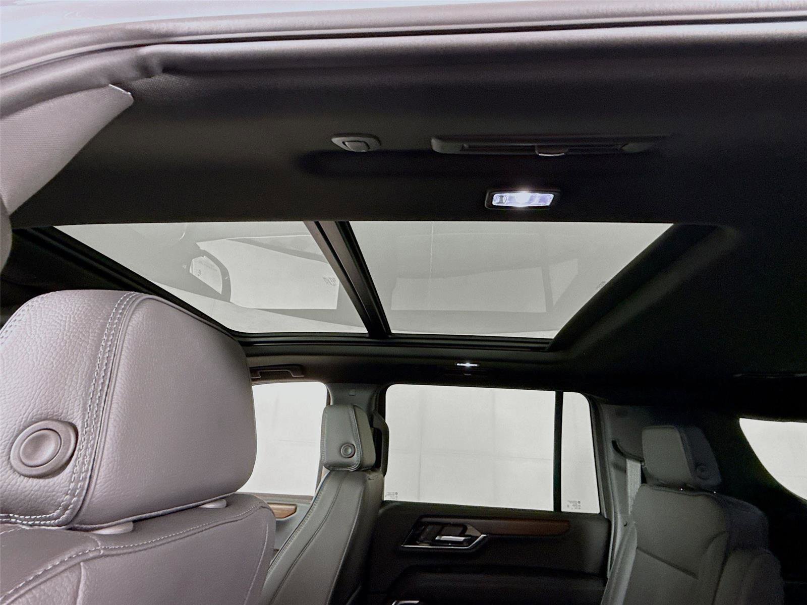 New 2026 GMC Yukon XL Denali w/ Sun & Power Step Package AWD/4WD image 17