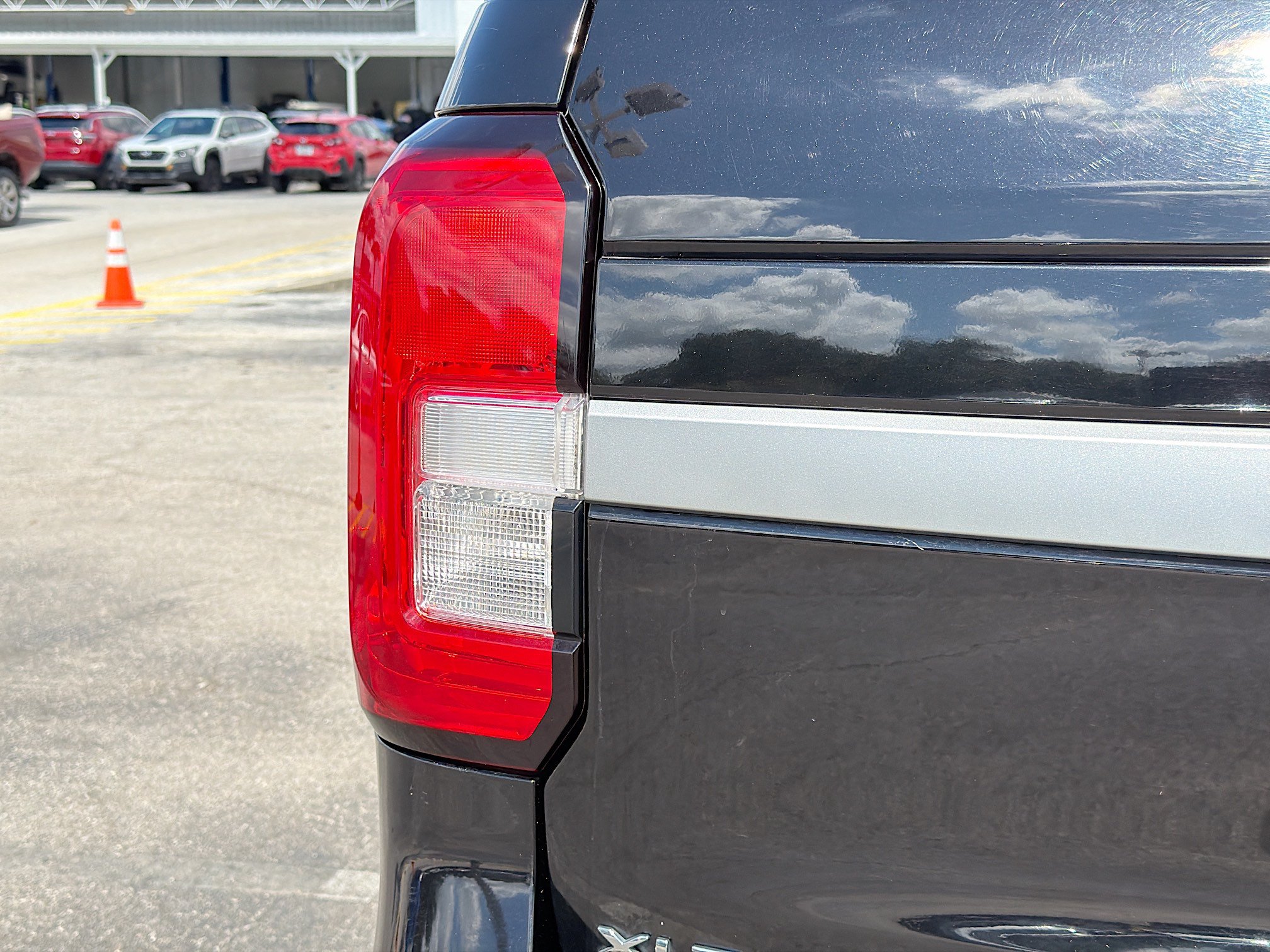 Used 2024 Ford Expedition XLT AWD/4WD image 10
