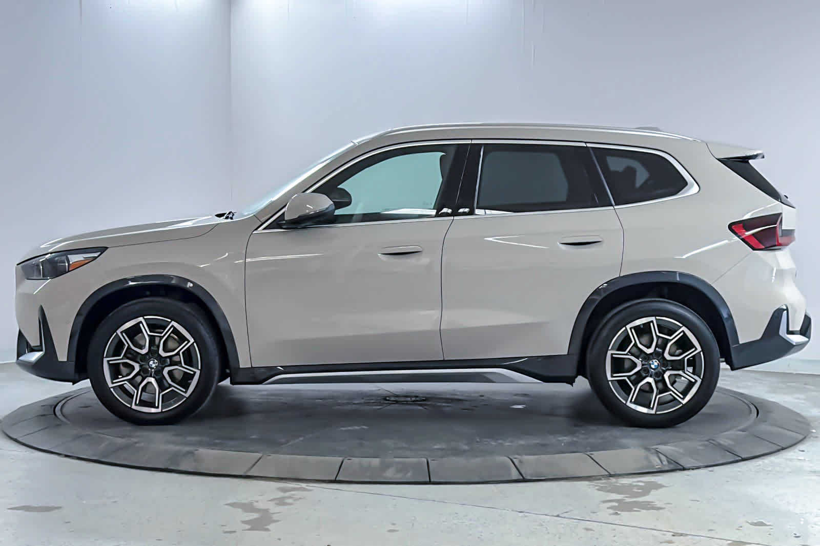 Used 2026 BMW X1 xDrive28i w/ Convenience Package AWD/4WD image 5