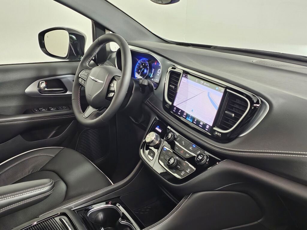 New 2026 Chrysler Pacifica Limited w/ S Appearance Package image 42