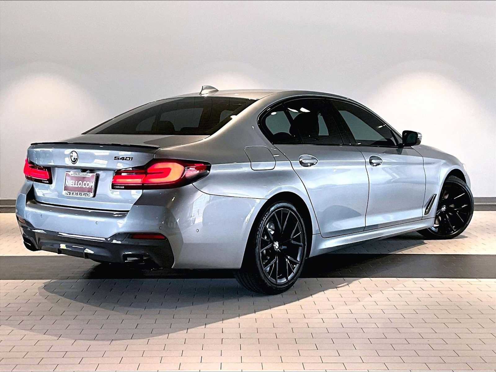 Used 2023 BMW 540i w/ M Sport Package RWD image 10
