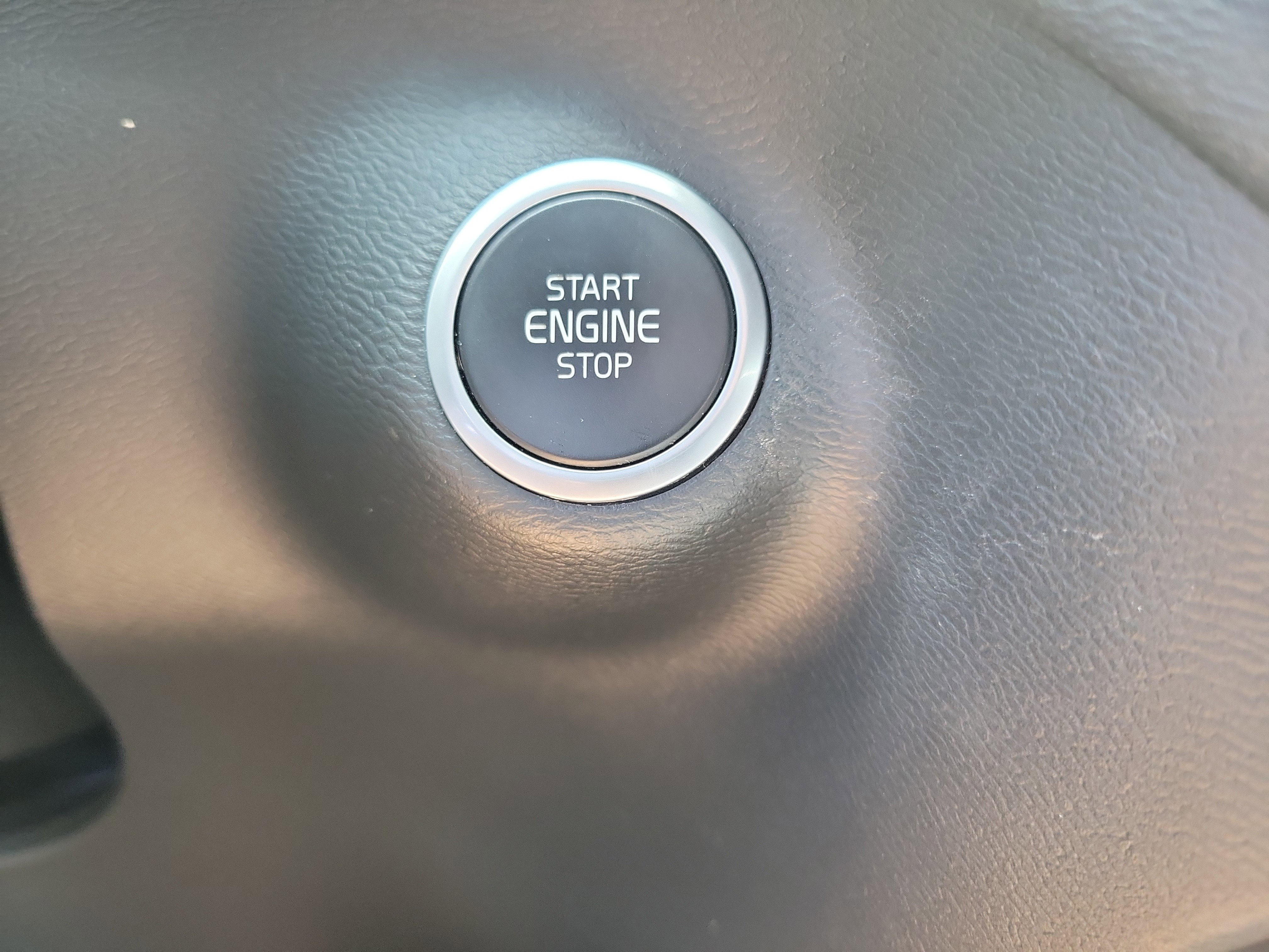 Used 2020 Volvo XC40 T4 R-Design w/ Protection Package Premier image 26