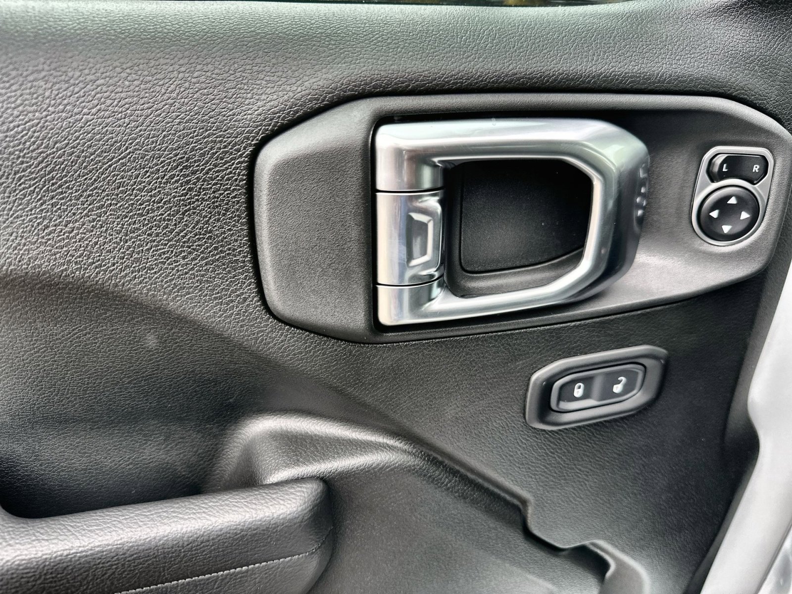 New 2025 Jeep Wrangler Willys image 15