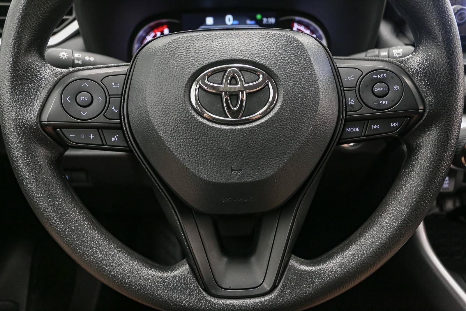 Used 2025 Toyota RAV4 XLE AWD/4WD image 33