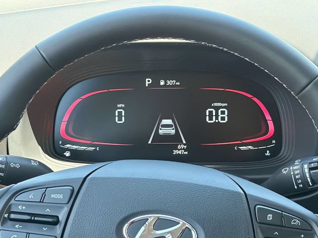 Used 2025 Hyundai Venue SEL FWD image 12