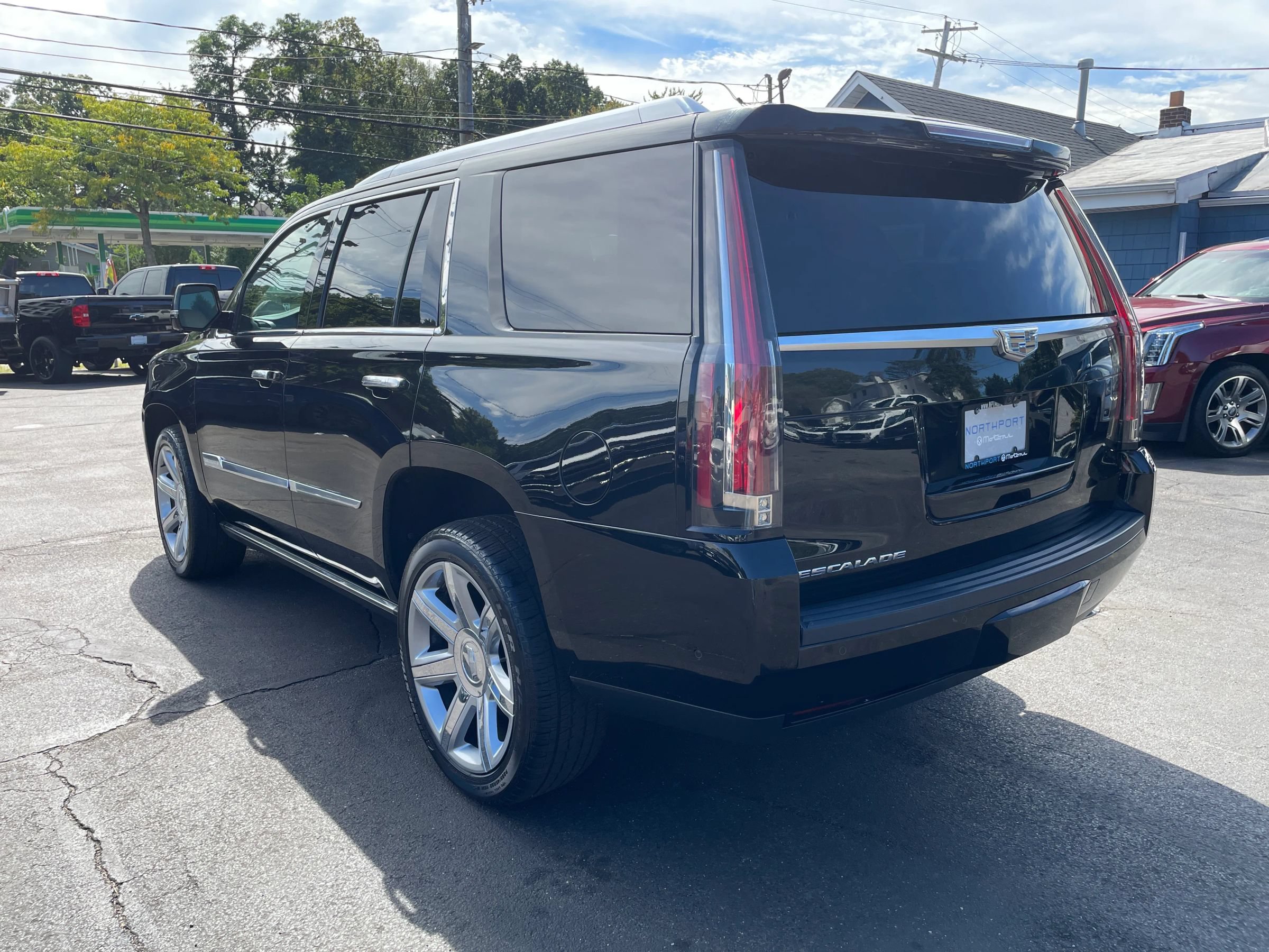 Used 2017 Cadillac Escalade Premium Luxury AWD/4WD image 3