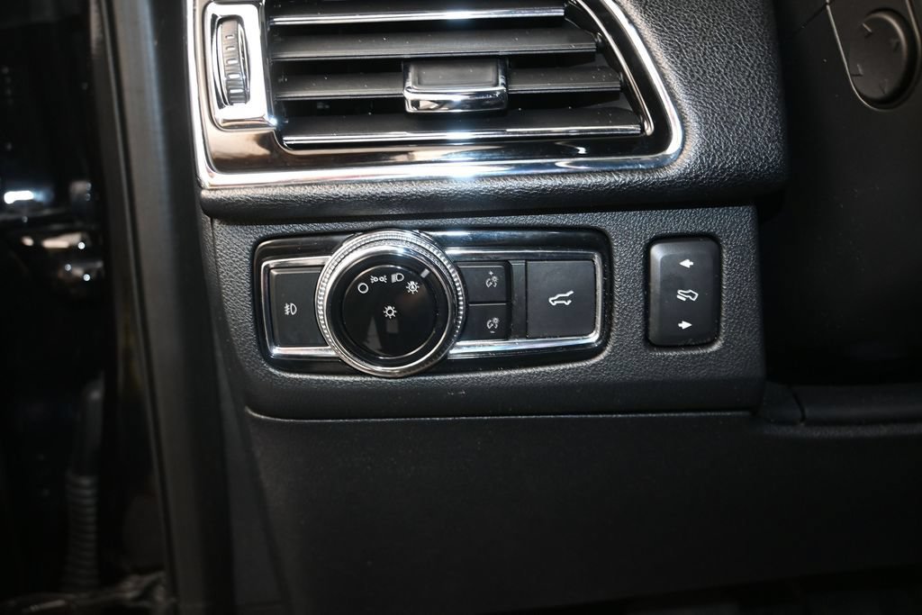 Used 2020 Lincoln Navigator L 4WD image 21