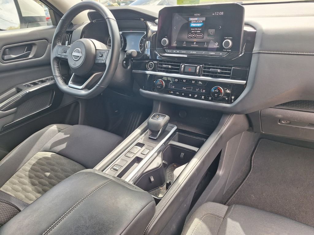 Used 2024 Nissan Pathfinder SV image 25